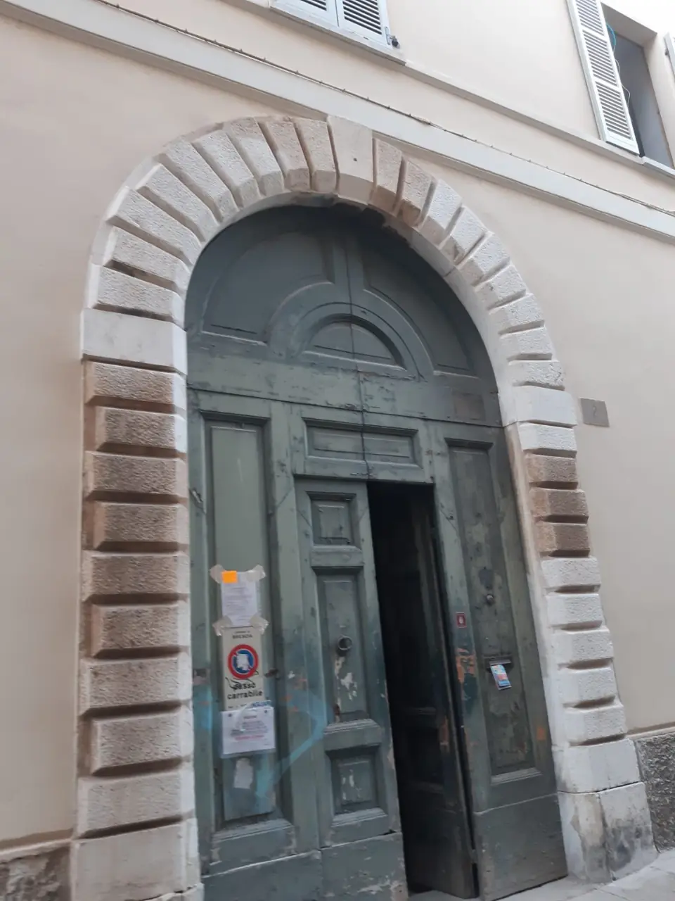 Dettaglio di lavorazione su portale - TRATTAMENTI POLETTO